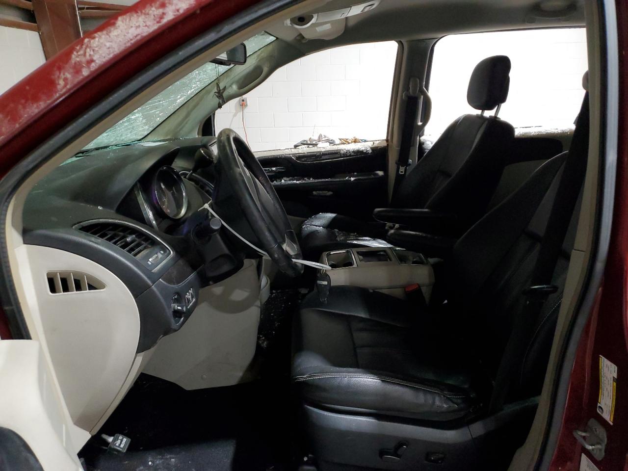 2014 Chrysler Town & Country - Image 7