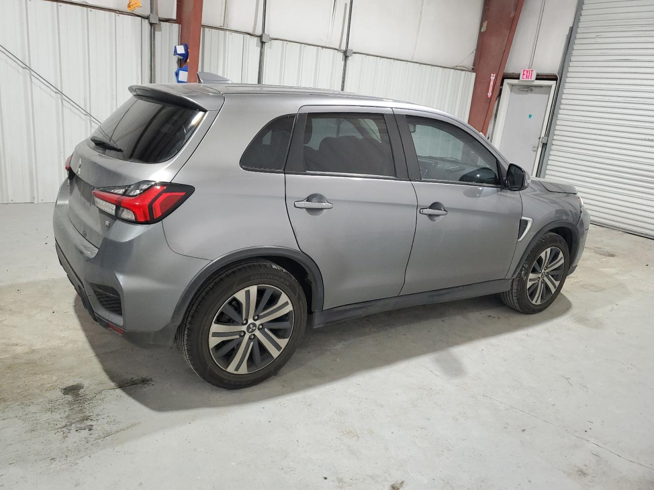 2021 Mitsubishi Outlander - Image 2