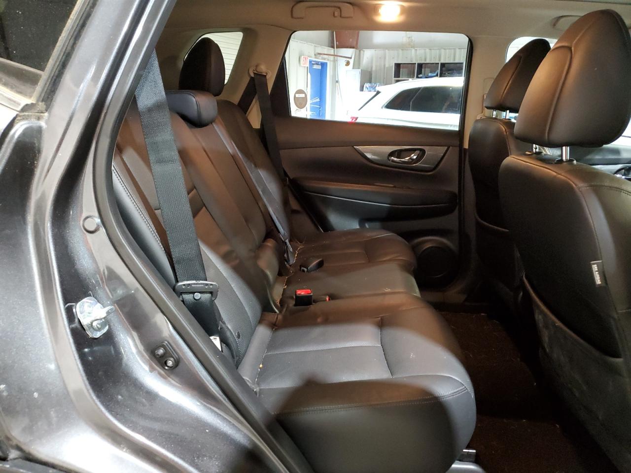 2015 Nissan Rogue - Image 11