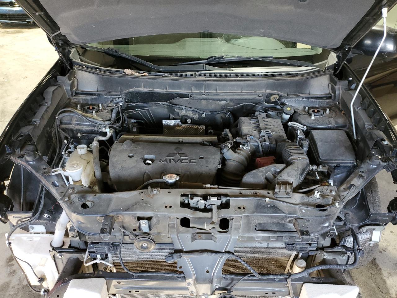 2015 Mitsubishi Outlander - Image 12