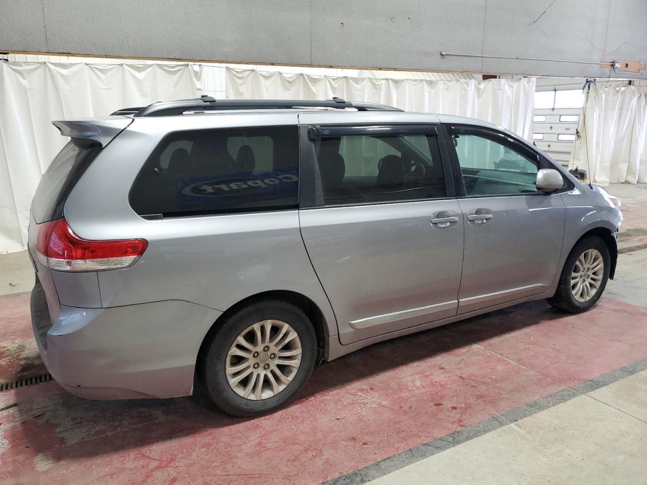 2013 Toyota Sienna - Image 3