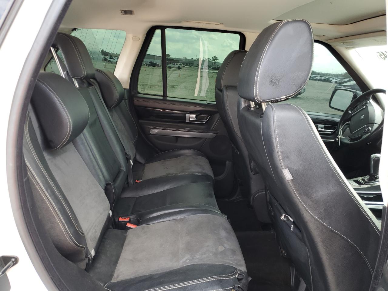 2011 Land Rover Range Rover - Image 11