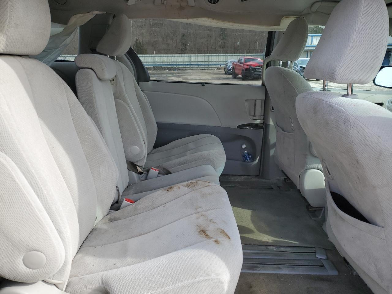 2013 Toyota Sienna - Image 11