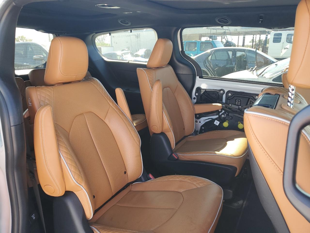 2021 Chrysler Pacifica - Image 11