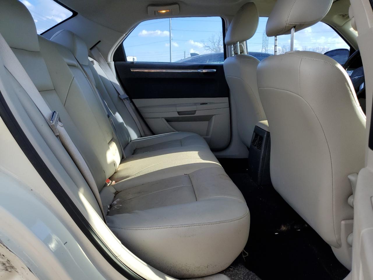 2005 Chrysler 300 - Image 11