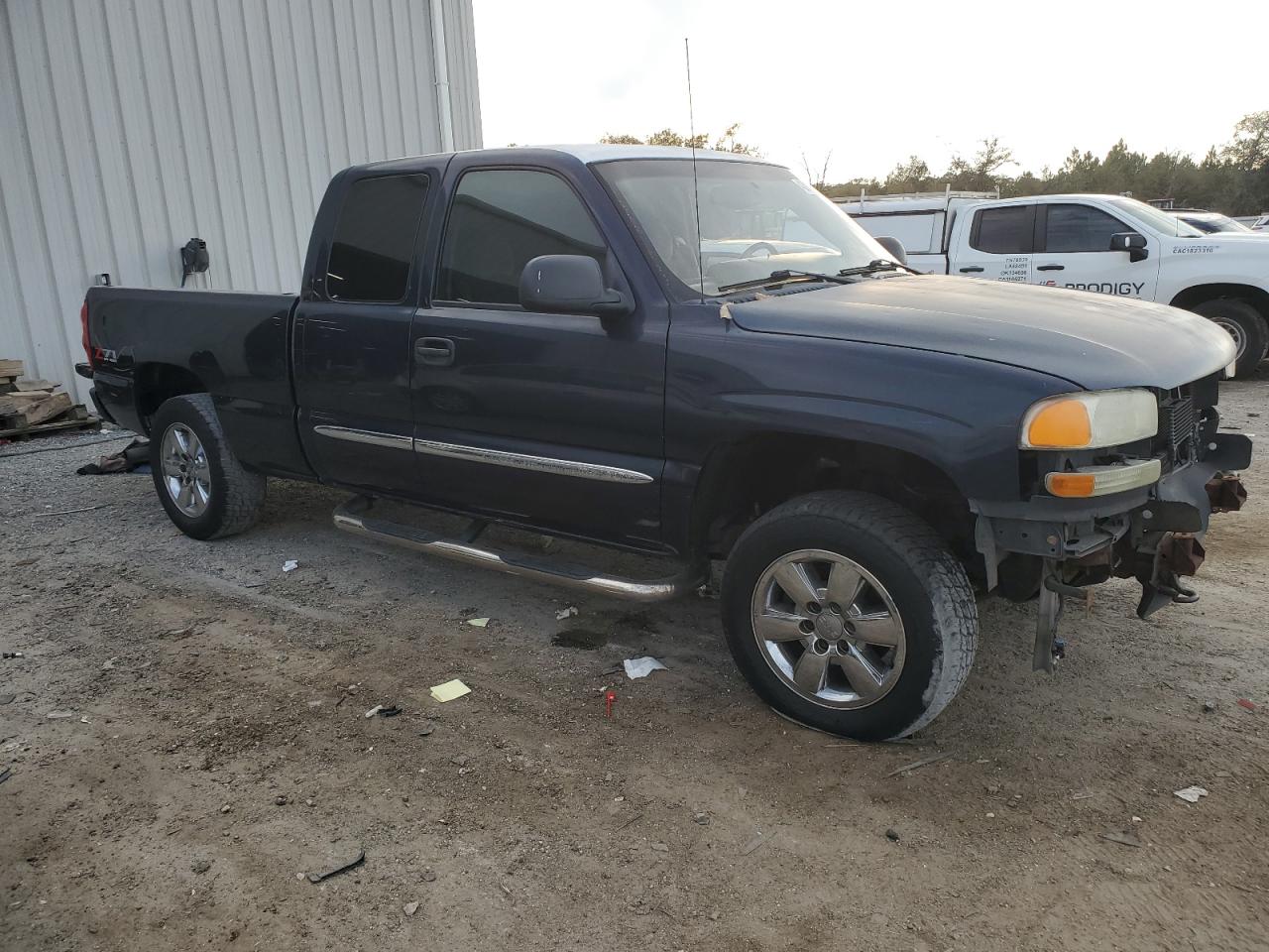 2005 GMC Sierra - Image 4