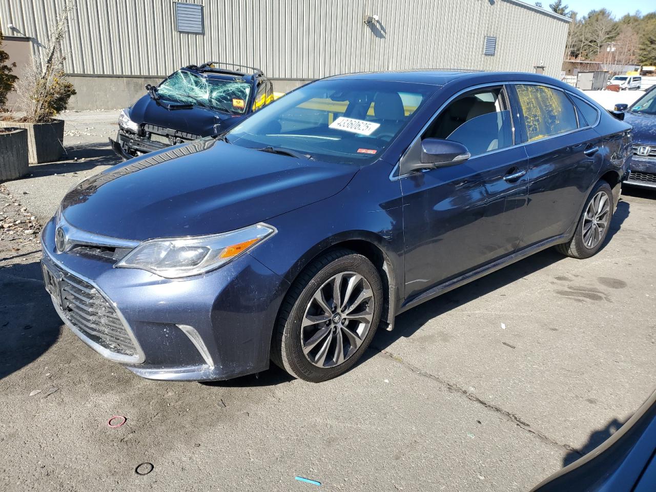 2017 Toyota Avalon - Image 1