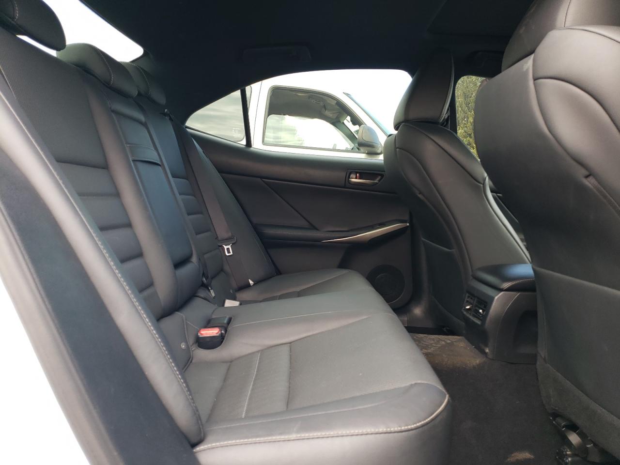 2020 Lexus IS - Image 10