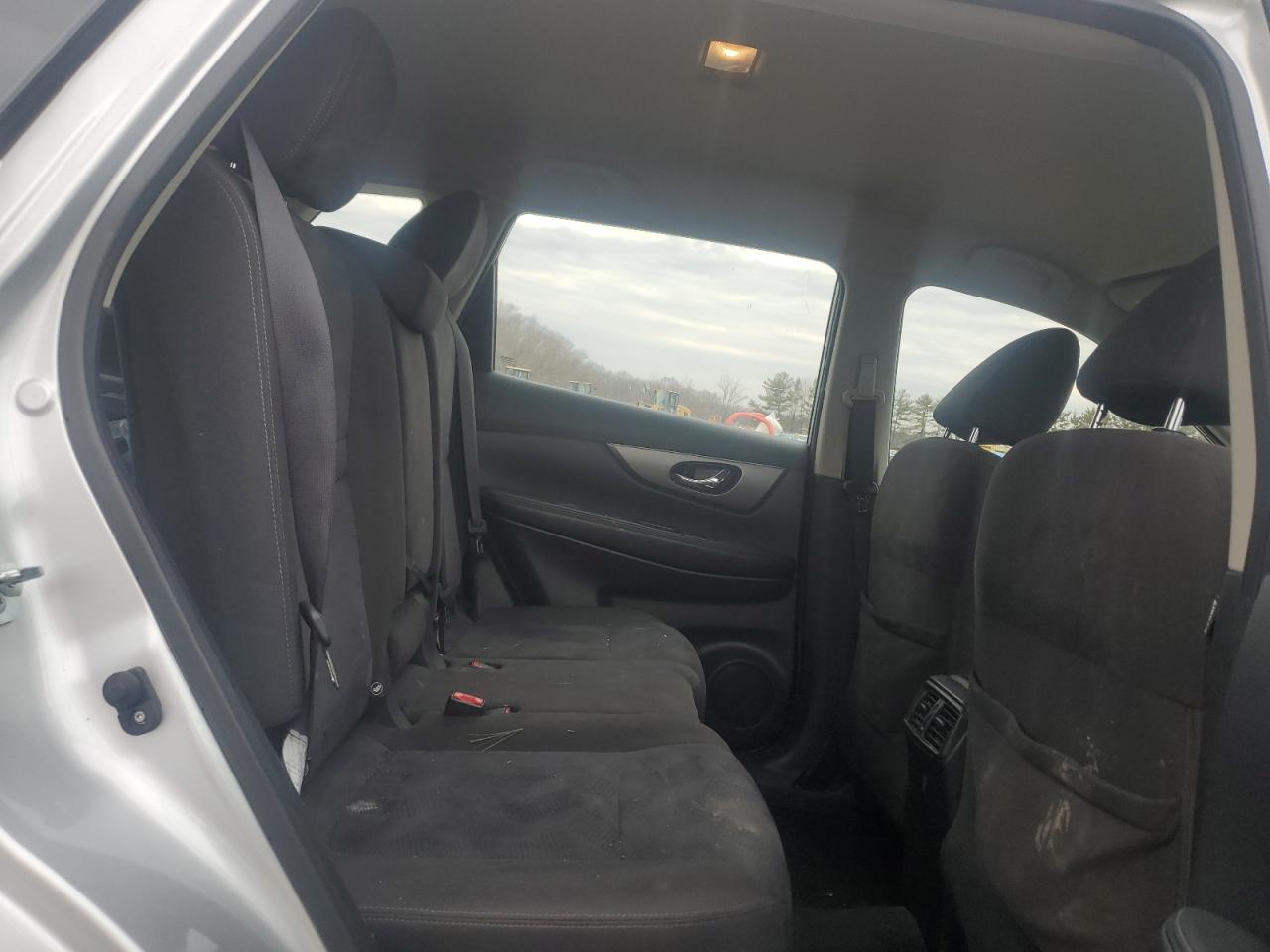 2015 Nissan Rogue - Image 12