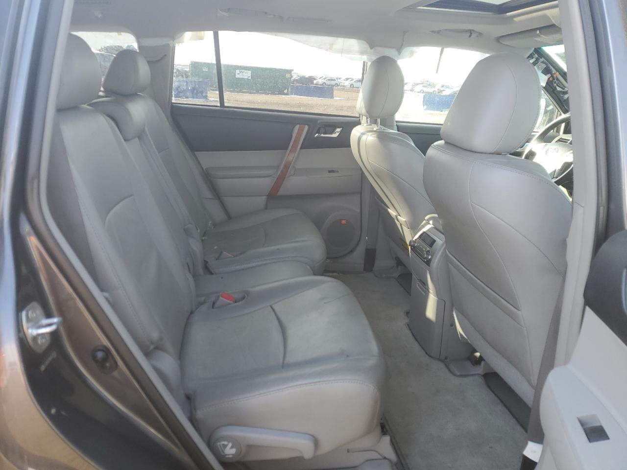 2010 Toyota Highlander - Image 11
