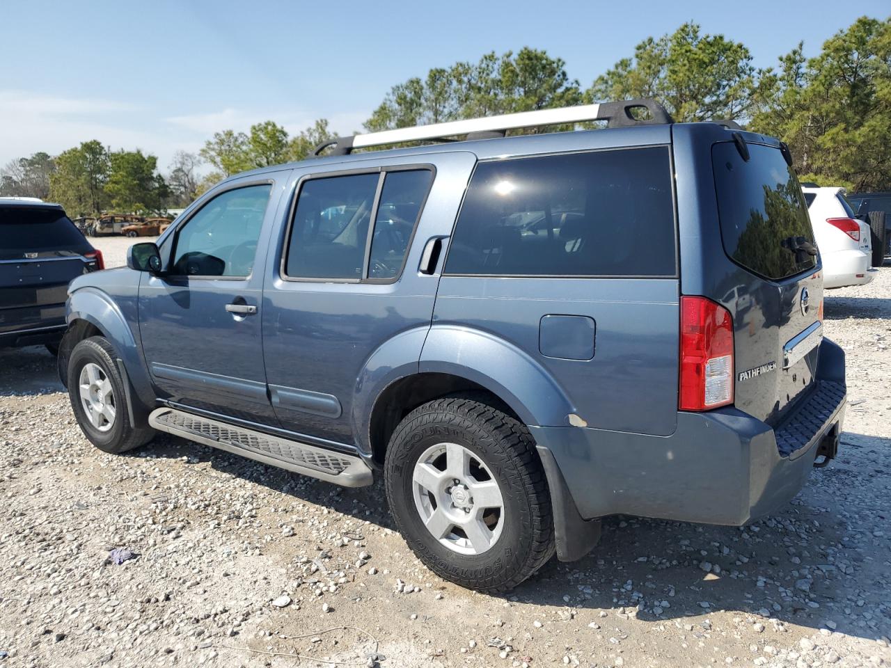 2005 Nissan Pathfinder - Image 2