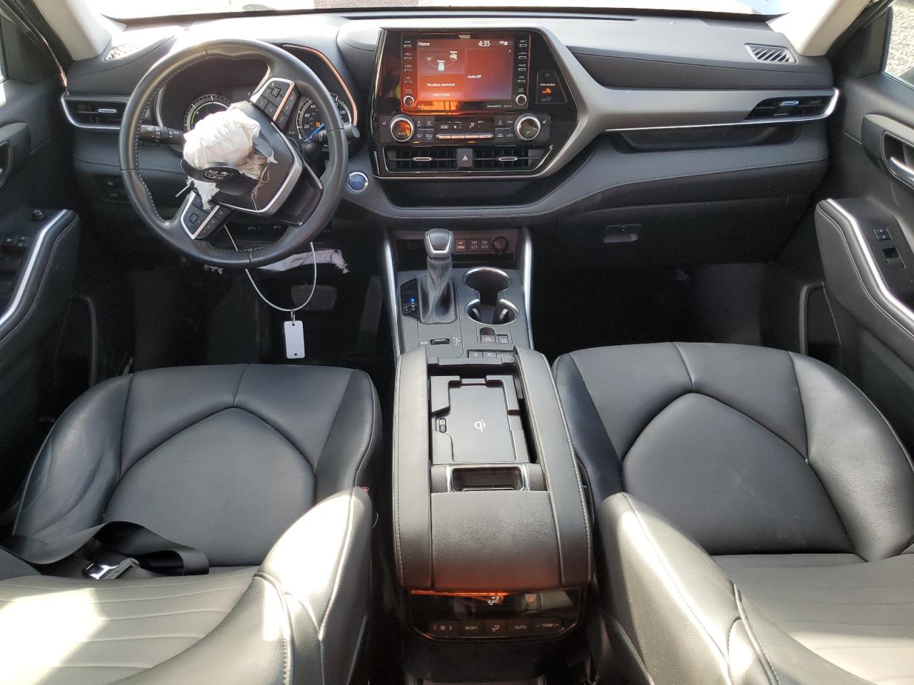 2022 Toyota Highlander - Image 8