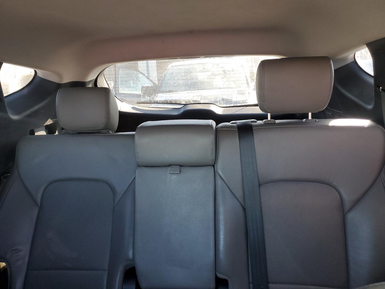 2017 Hyundai Santa Fe - Image 10