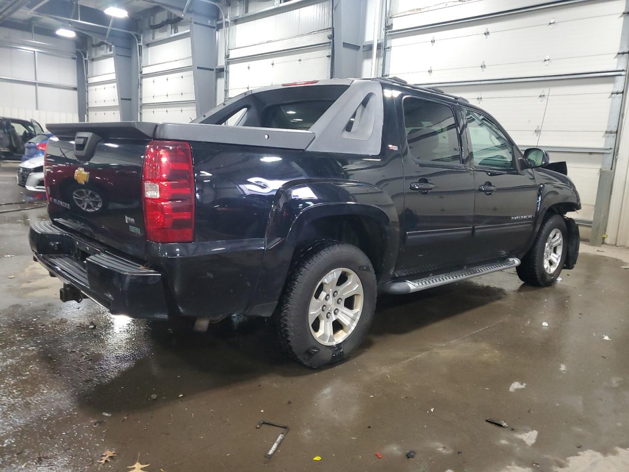 2012 Chevrolet Avalanche - Image 3