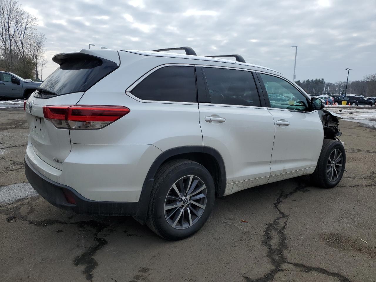 2018 Toyota Highlander - Image 3