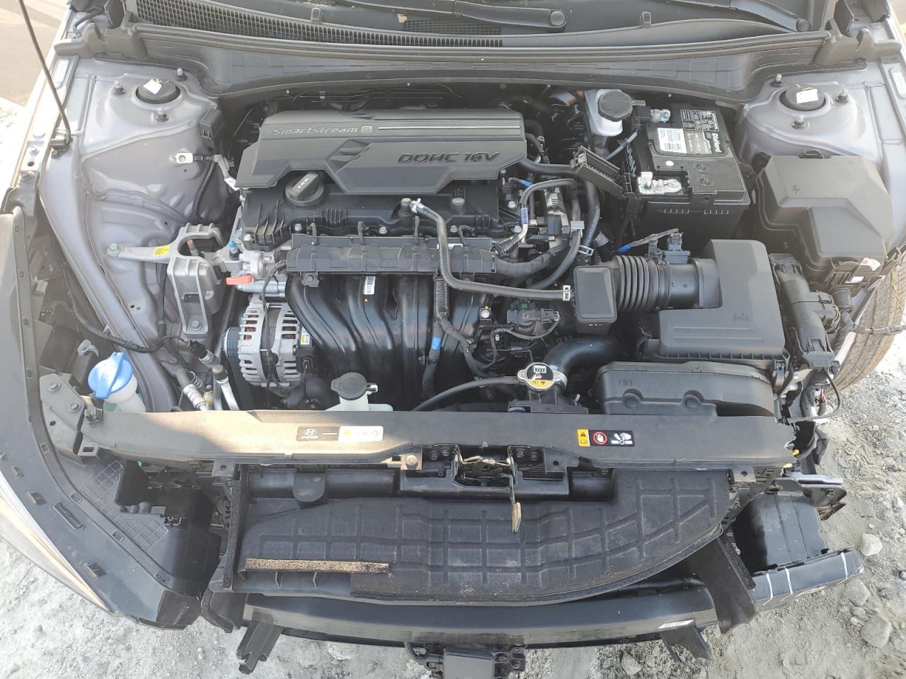 2022 Hyundai Elantra - Image 11