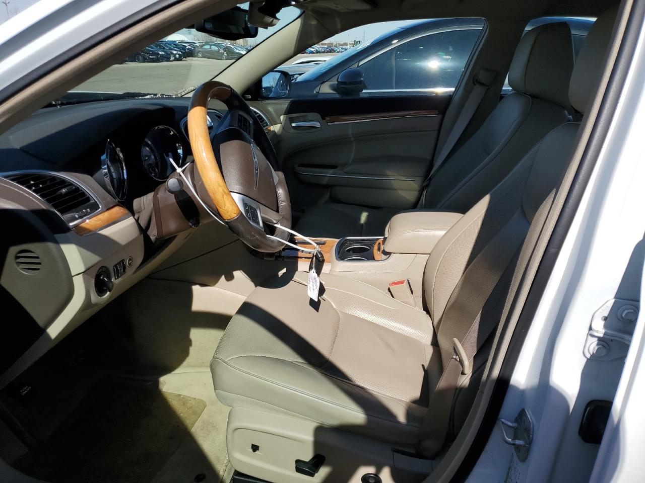 2014 Chrysler 300 - Image 7