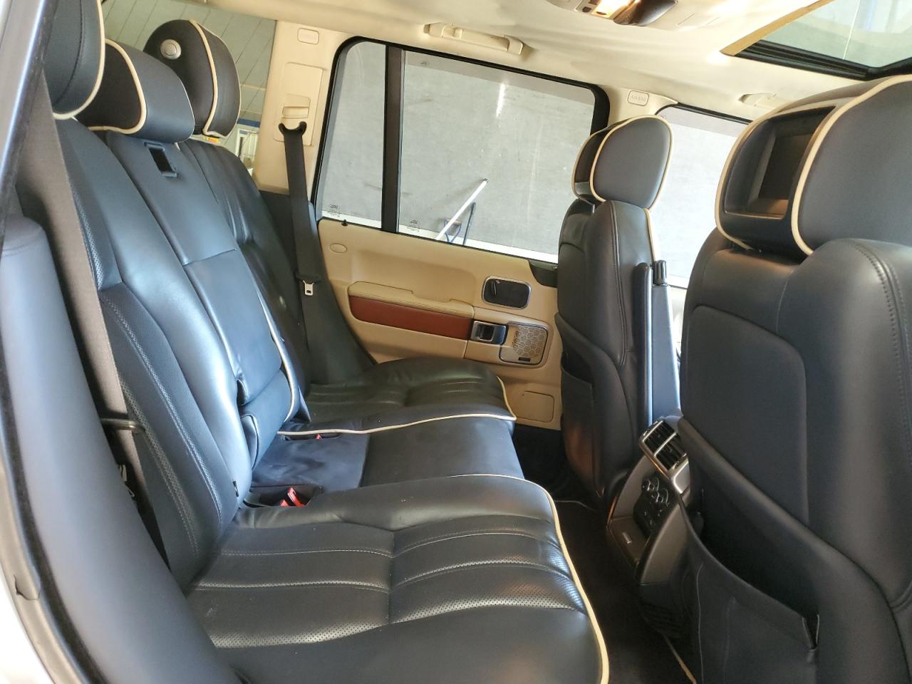 2011 Land Rover Range Rover - Image 11