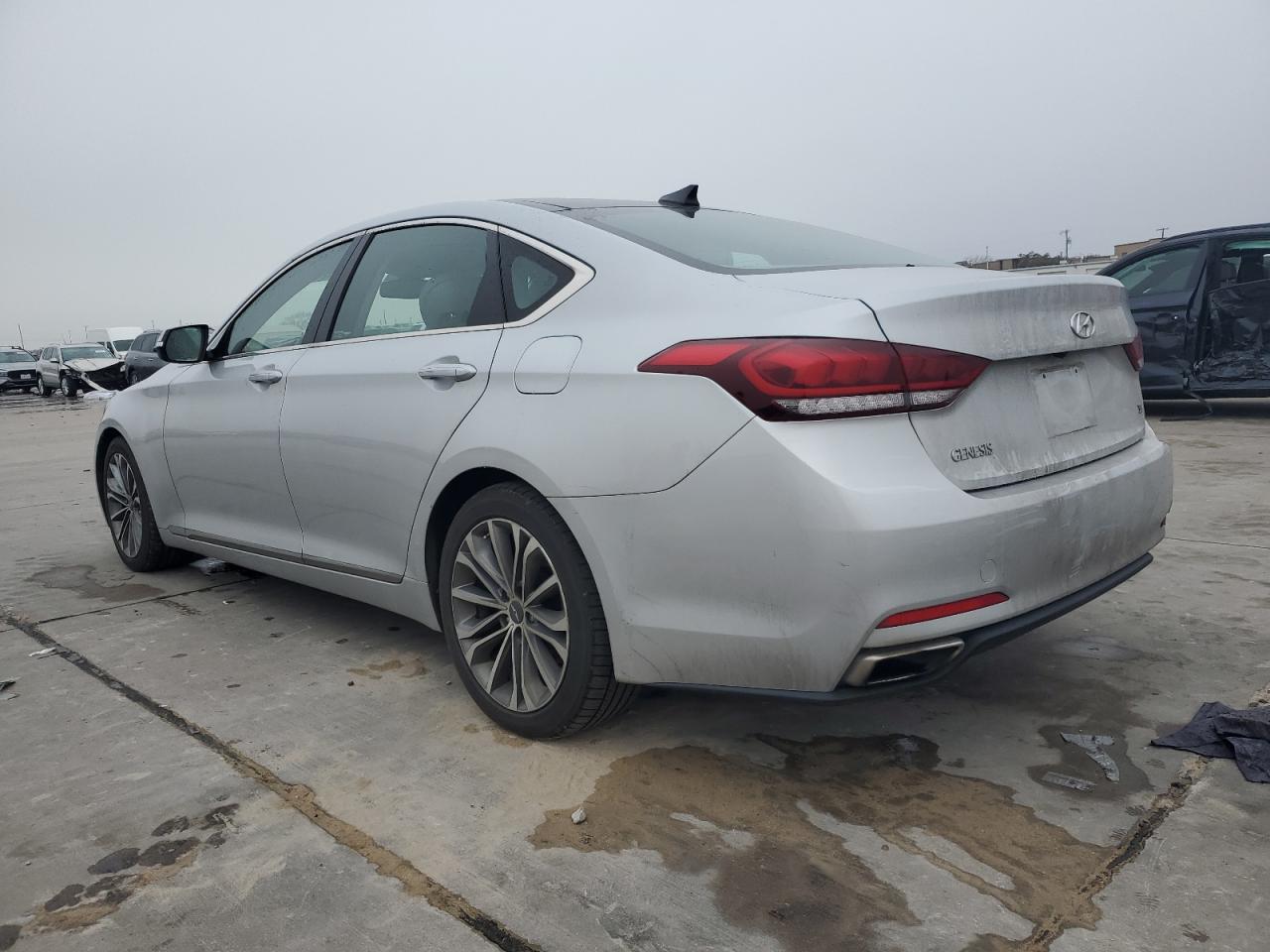 2015 Hyundai Genesis - Image 2