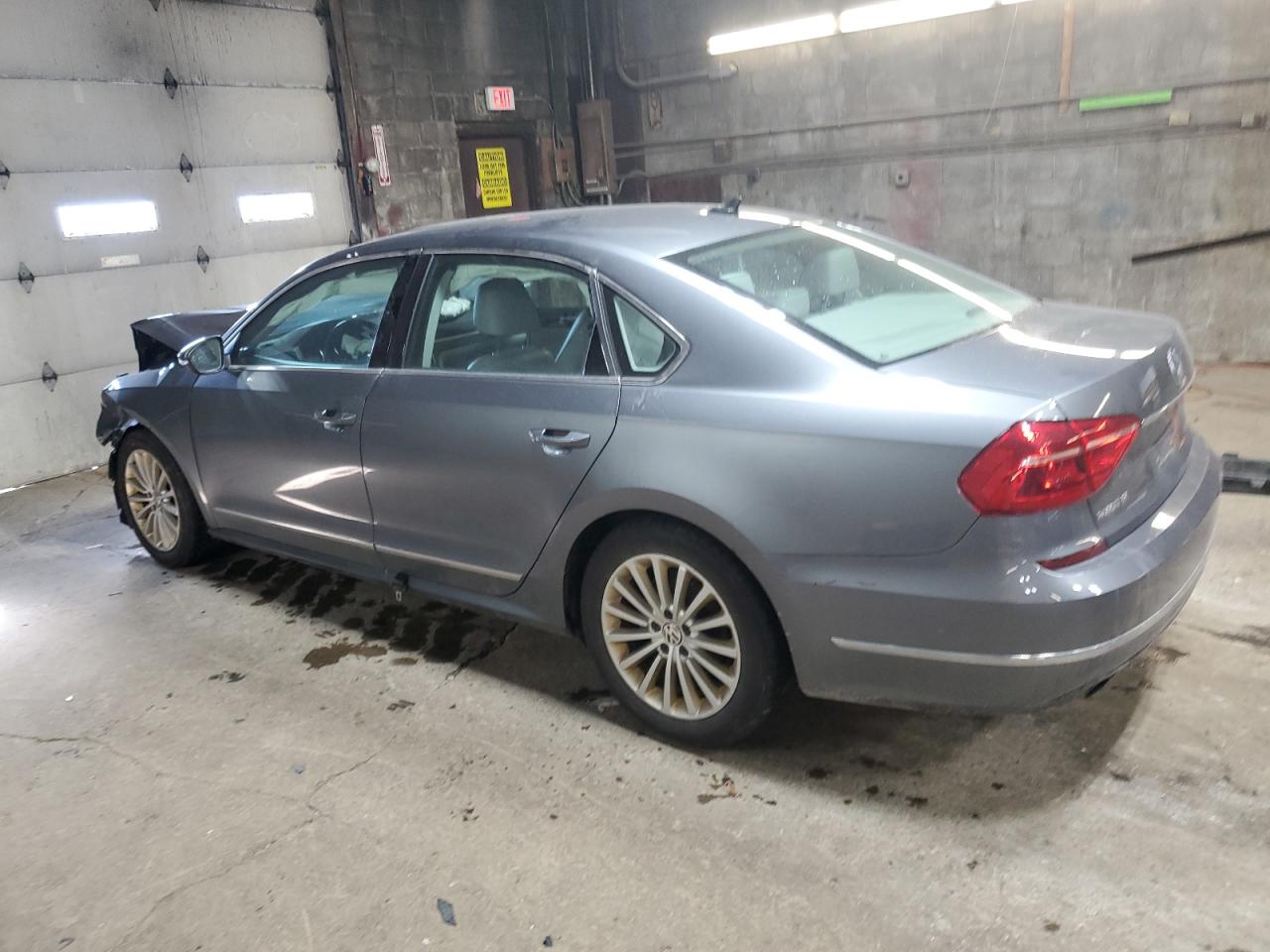 2016 Volkswagen Passat - Image 2