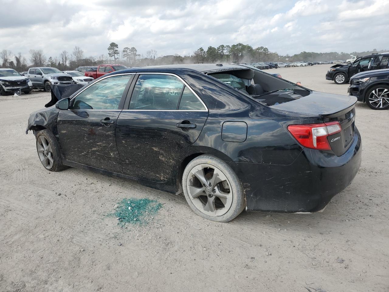 2014 Toyota Camry - Image 2