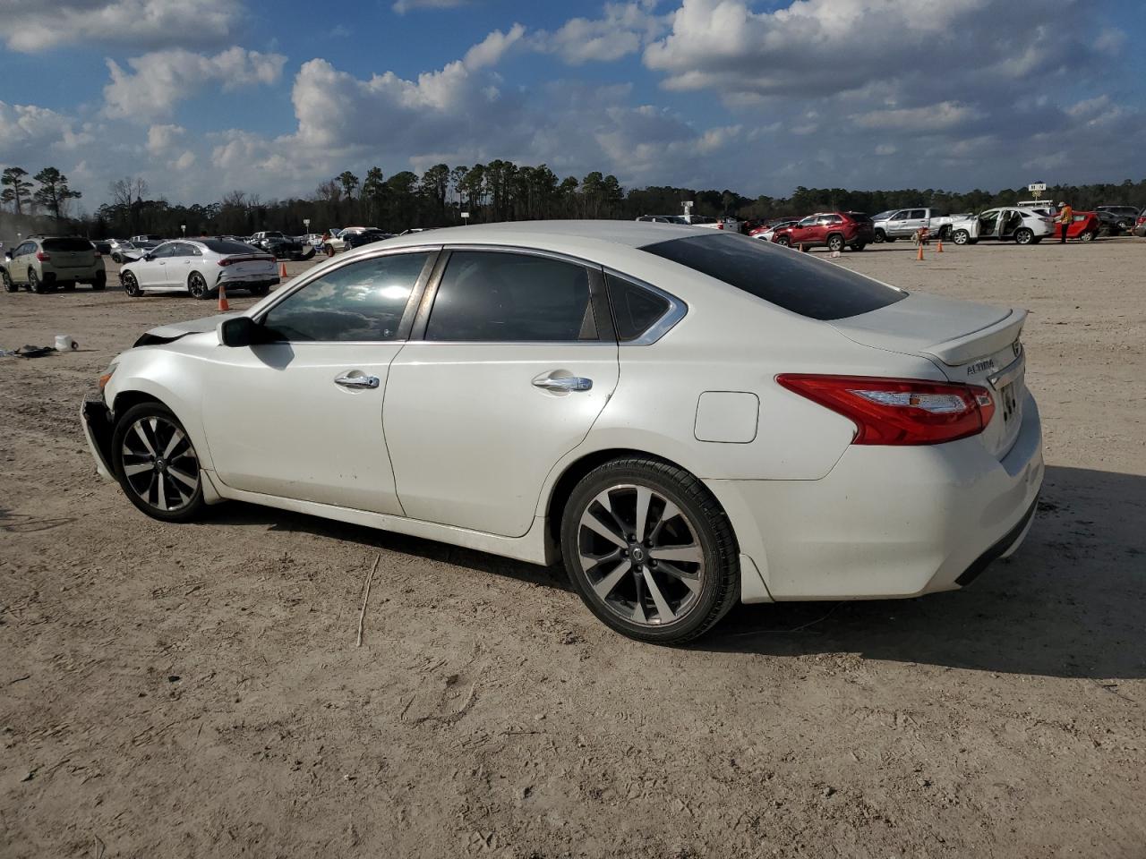 2016 Nissan Altima - Image 2