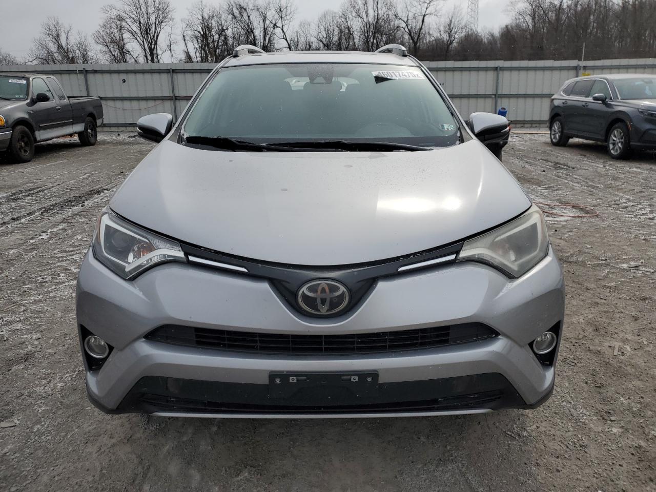 2017 Toyota RAV 4 - Image 5