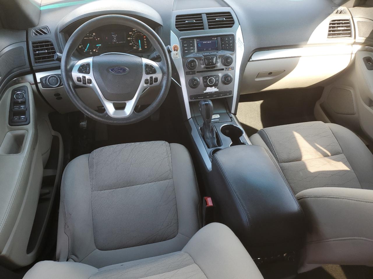 2015 Ford Explorer - Image 8