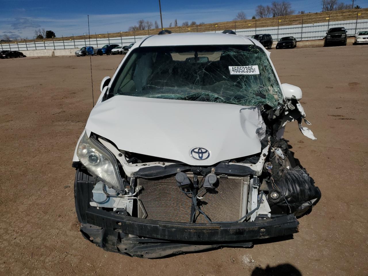 2014 Toyota Sienna - Image 5