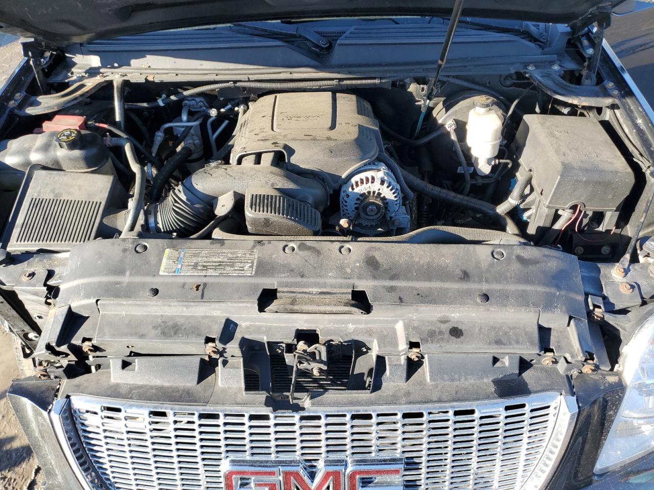 2010 GMC Yukon - Image 12