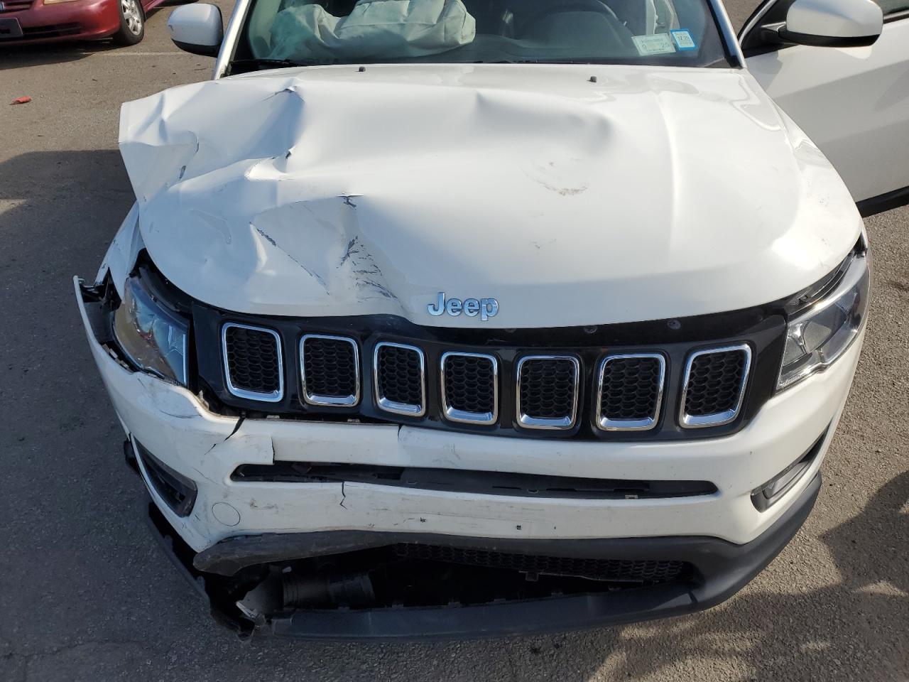 2018 Jeep Compass - Image 11