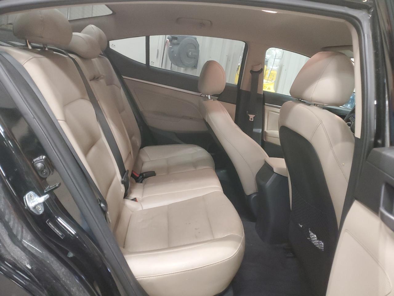 2017 Hyundai Elantra - Image 11