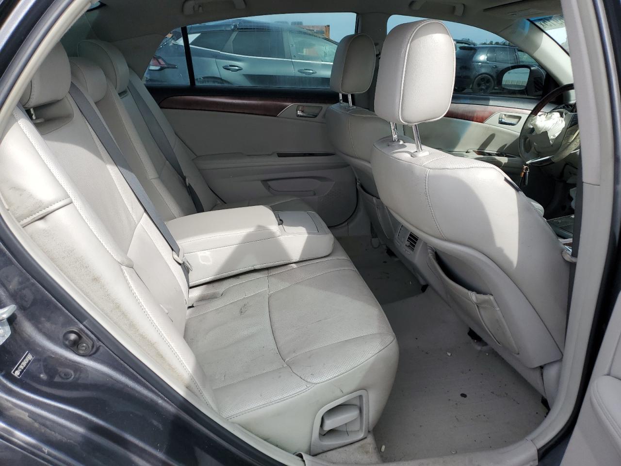 2012 Toyota Avalon - Image 10