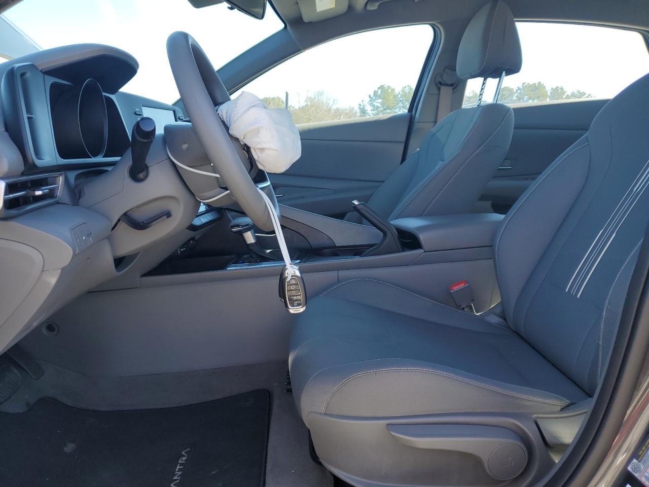 2022 Hyundai Elantra - Image 7