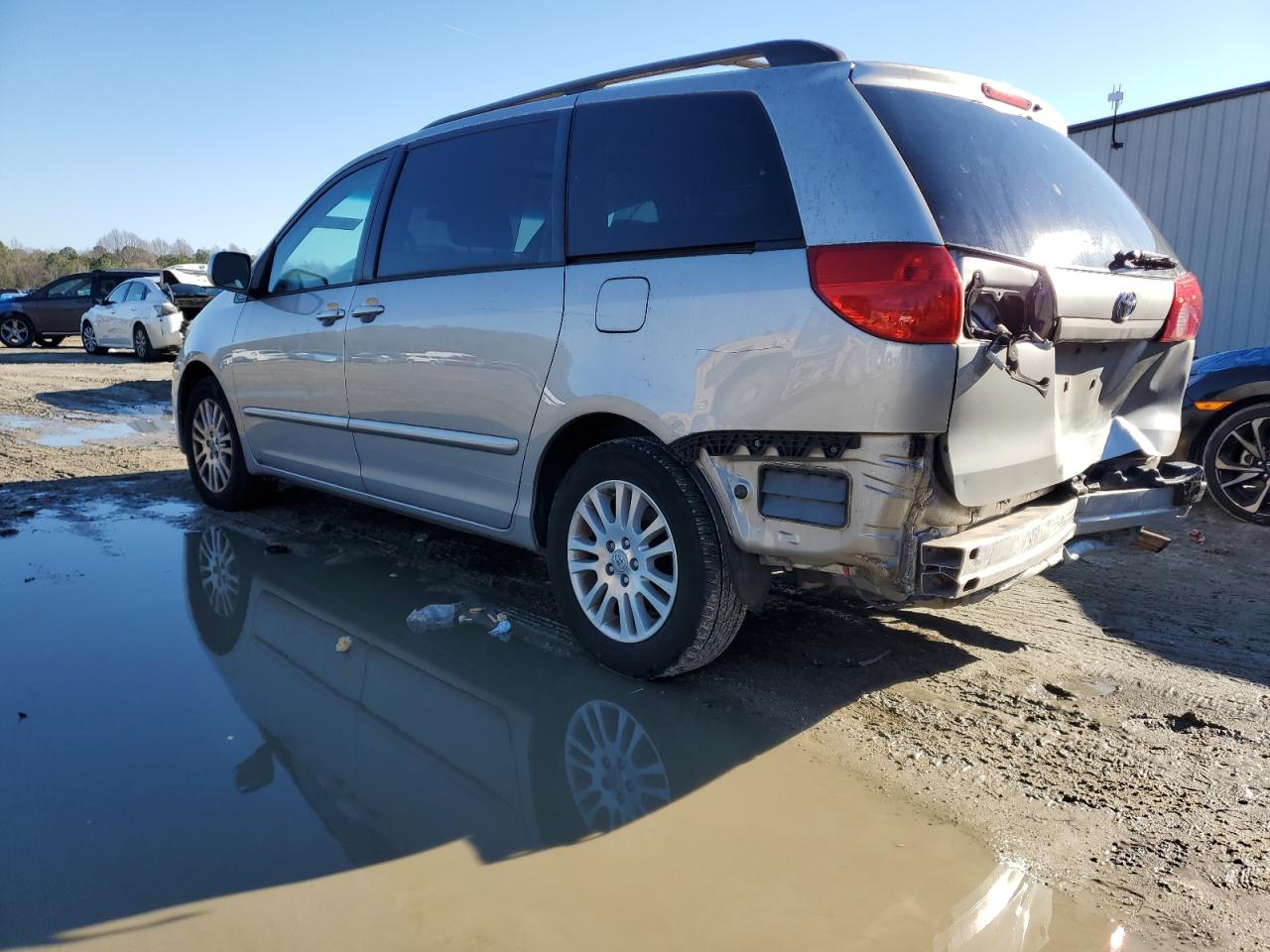 2010 Toyota Sienna - Image 2