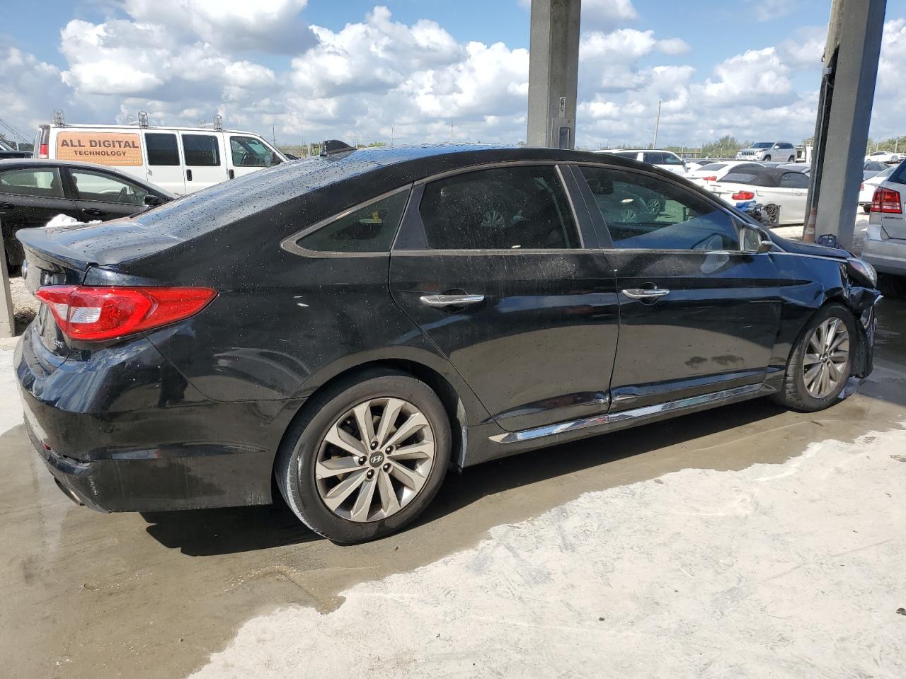 2017 Hyundai Sonata - Image 3
