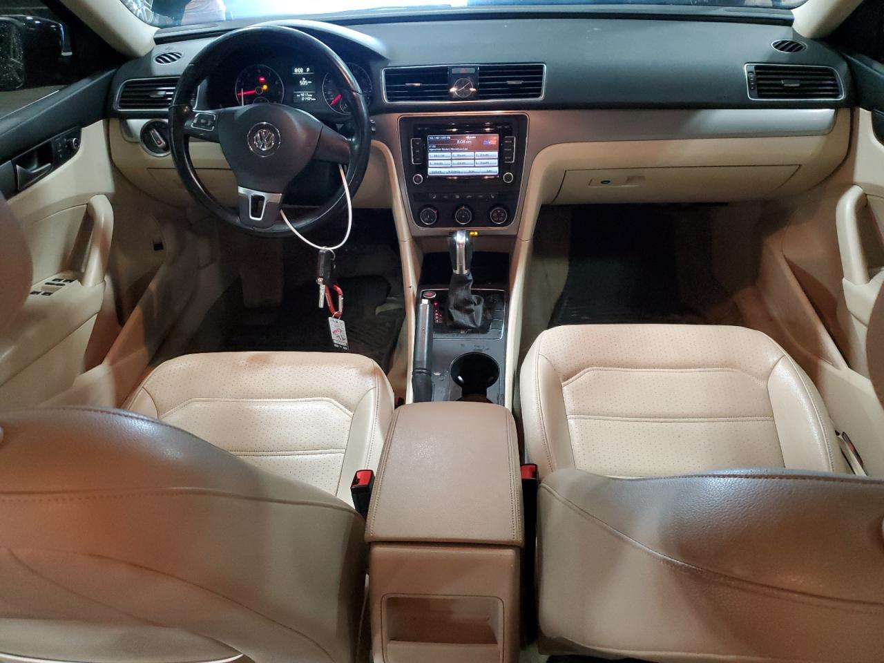 2015 Volkswagen Passat - Image 8
