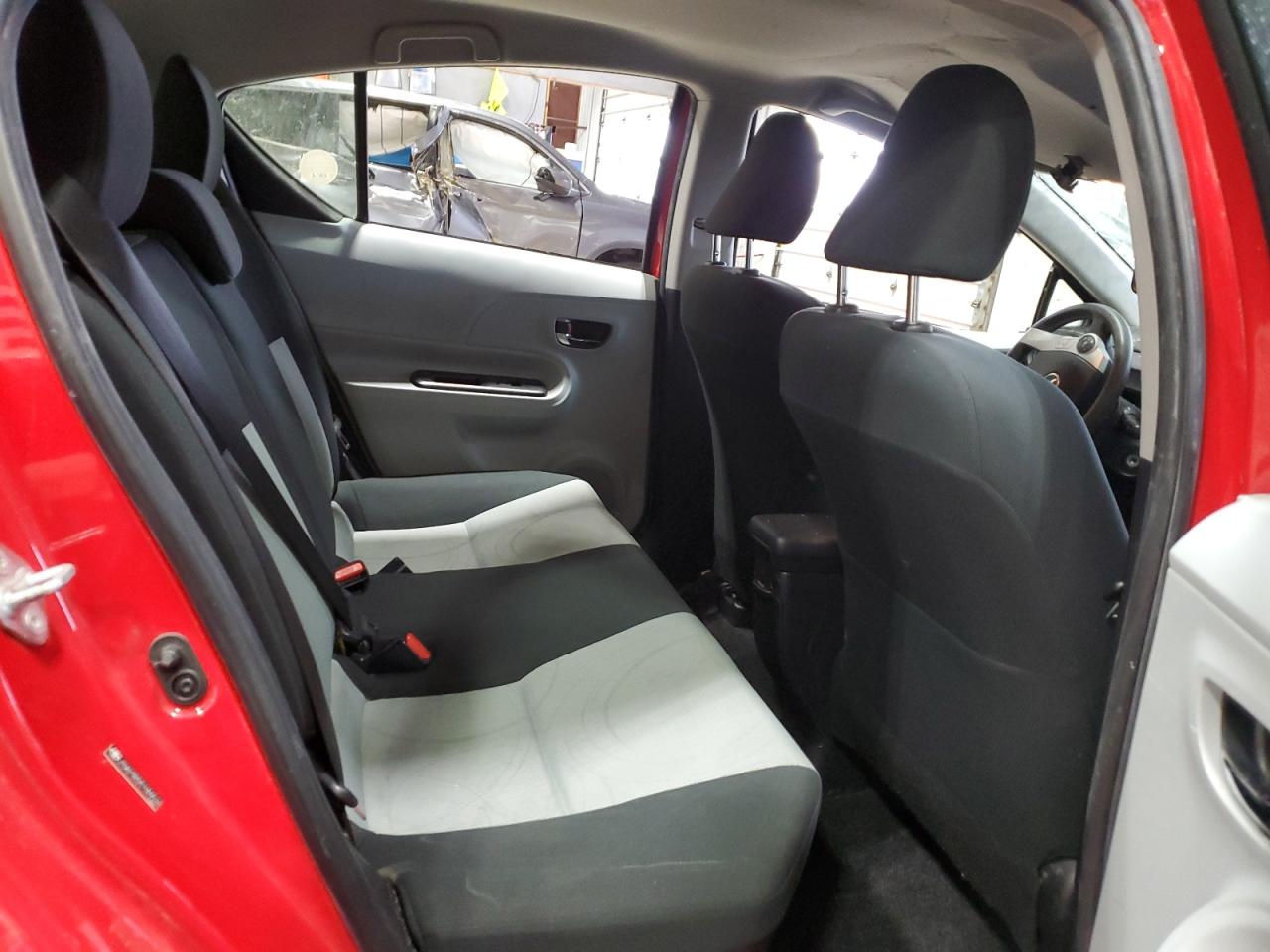 2012 Toyota Prius - Image 10