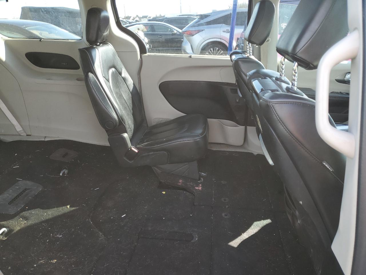 2018 Chrysler Pacifica - Image 11