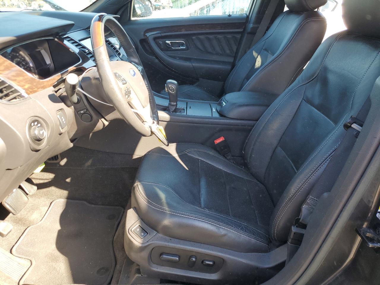 2015 Ford Taurus - Image 7