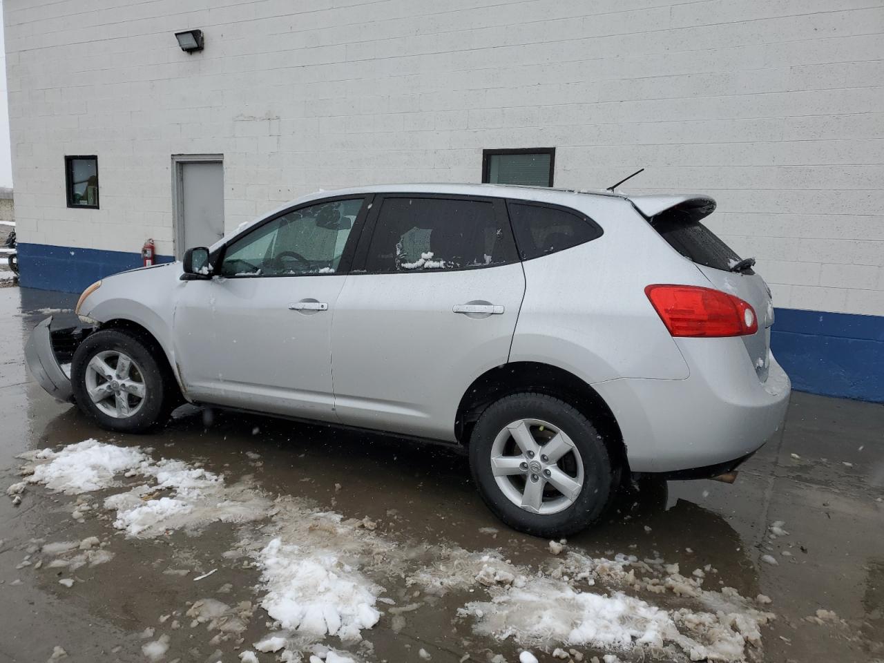 2010 Nissan Rogue - Image 2