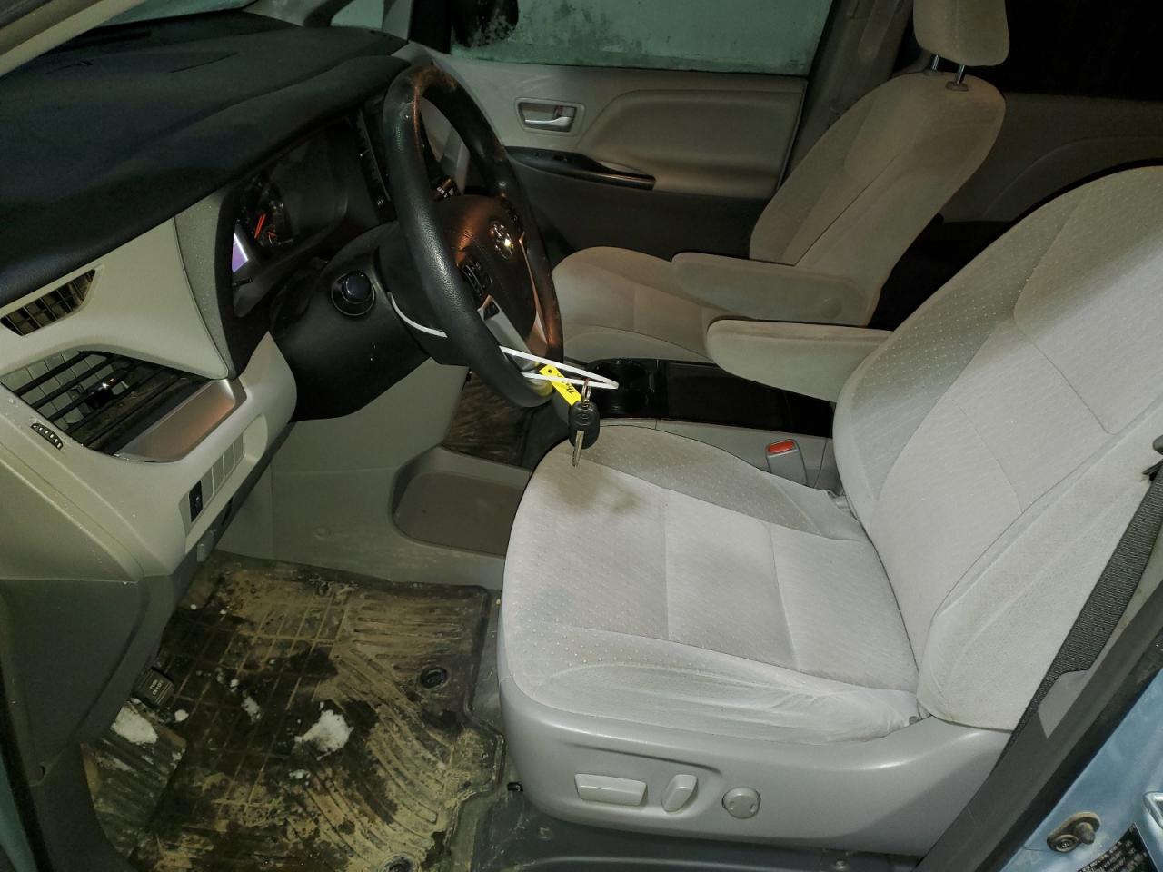 2015 Toyota Sienna - Image 7