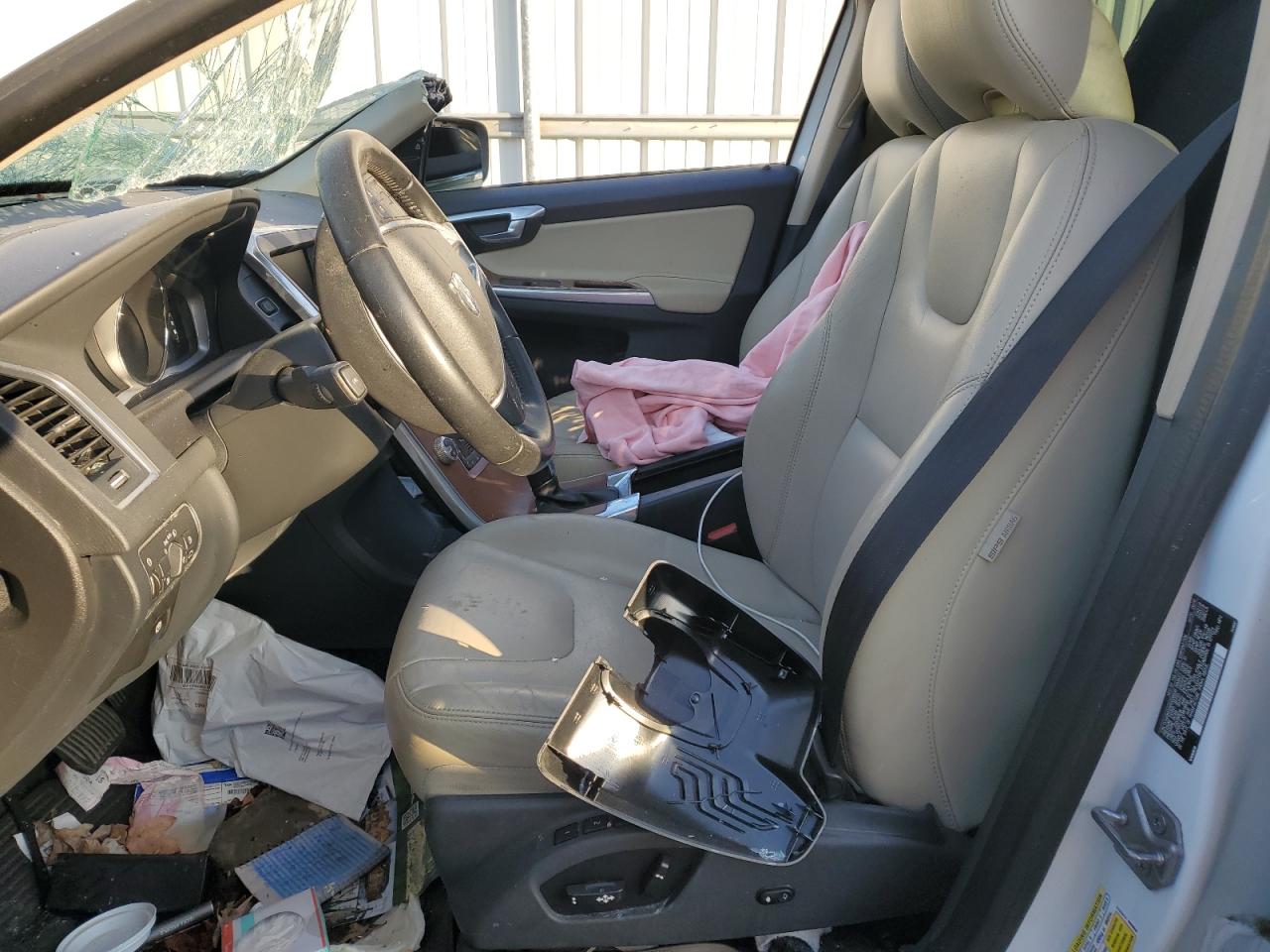 2017 Volvo XC60 - Image 7