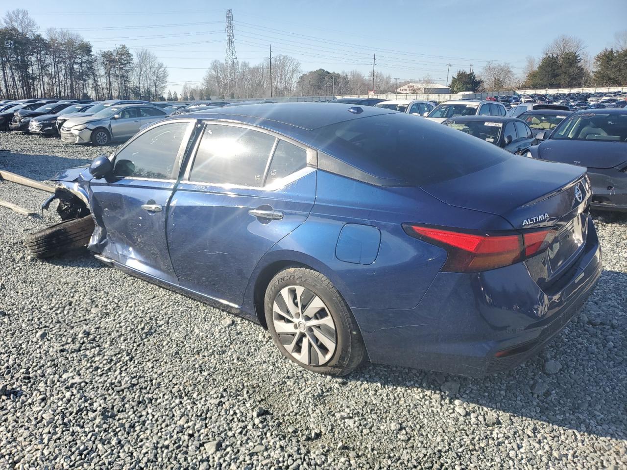 2020 Nissan Altima - Image 2
