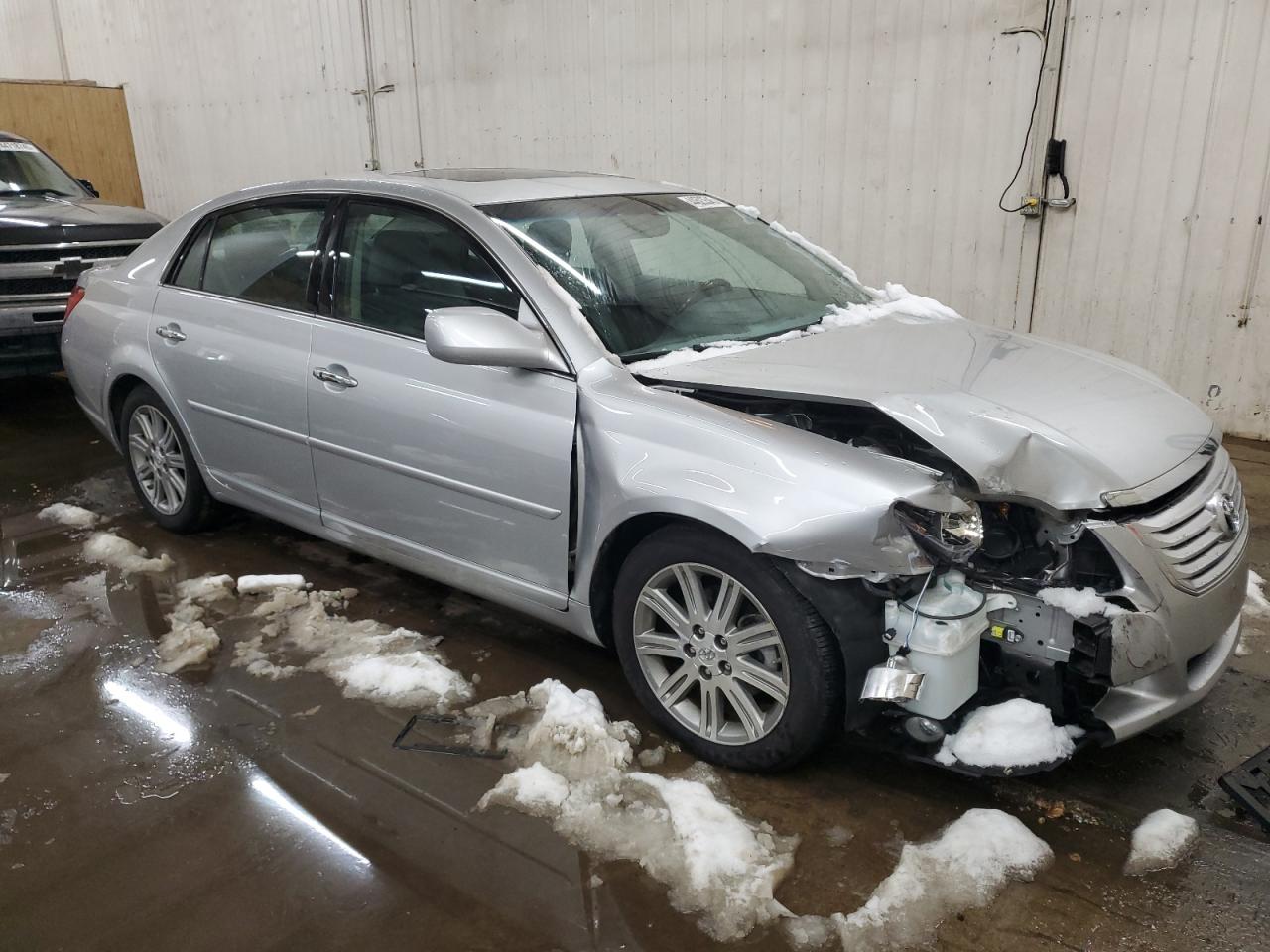 2010 Toyota Avalon - Image 4