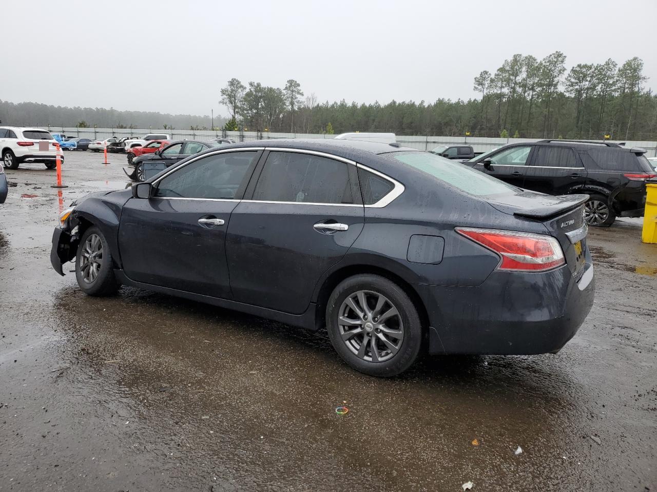 2015 Nissan Altima - Image 2