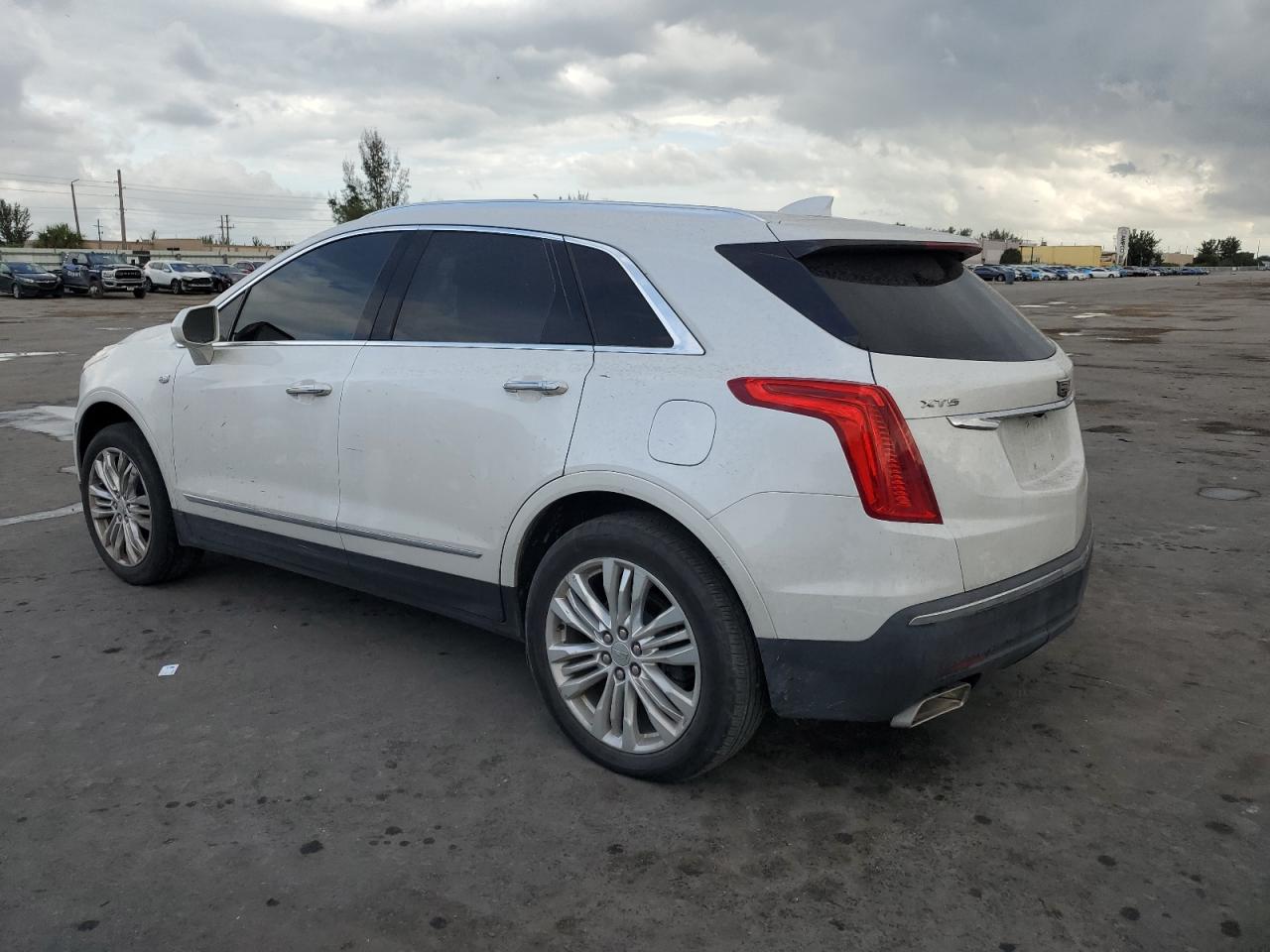 2017 Cadillac XT5 - Image 2