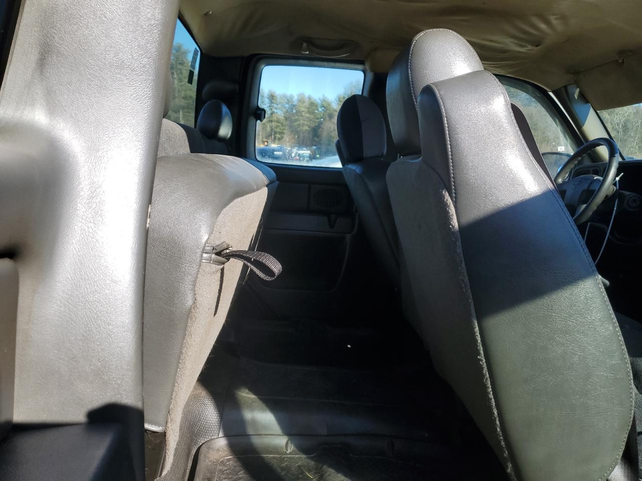 2006 Chevrolet Silverado - Image 10
