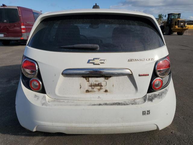 Hatchbacks CHEVROLET SONIC 2016 Biały