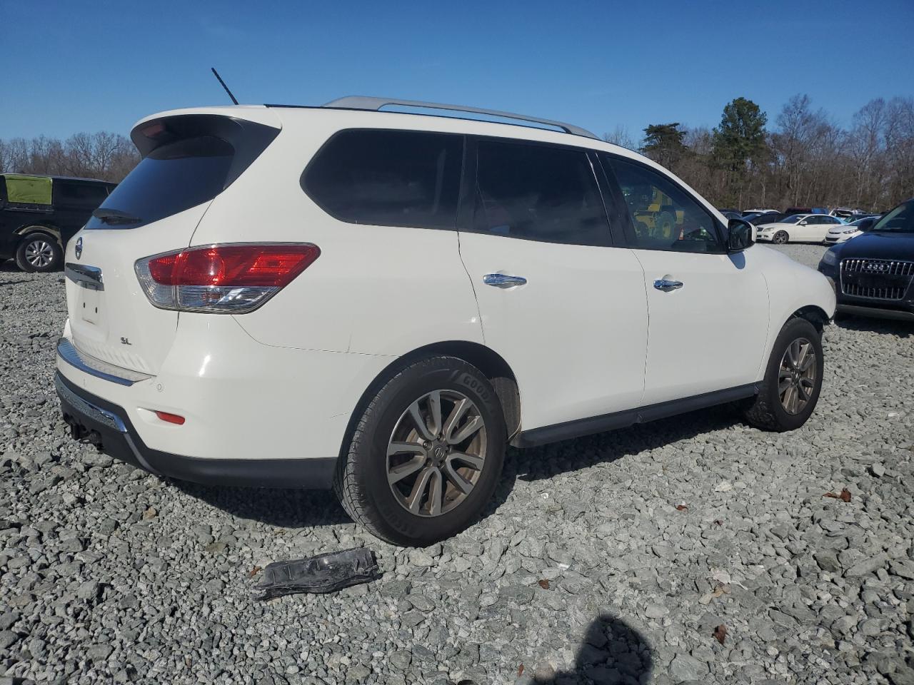 2015 Nissan Pathfinder - Image 3